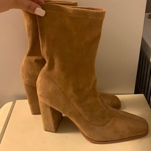 Camel brown heels 👠